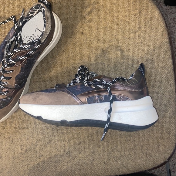 Size 5.5 L’Idea Platform Sneakers - Picture 2 of 2